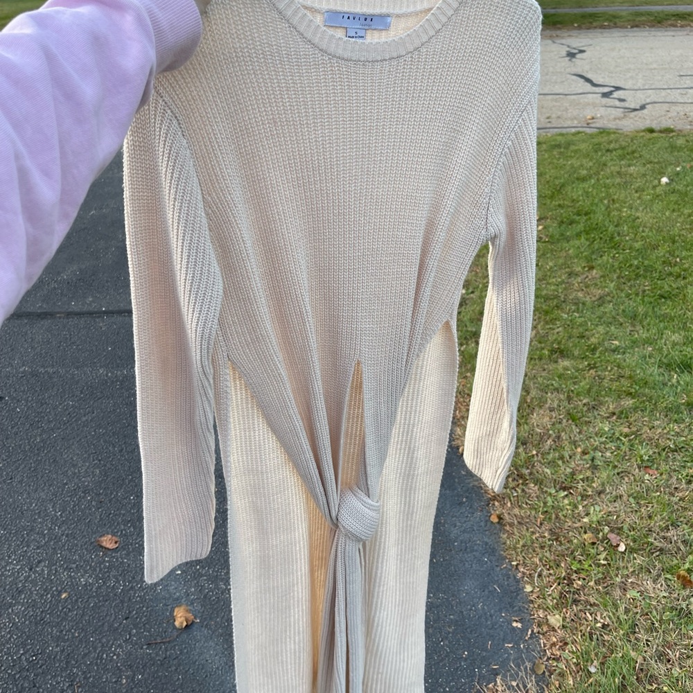 Long tie sweater
